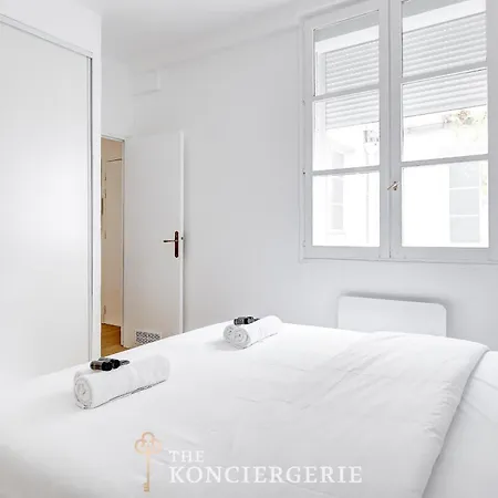 Apartment Face A L'eglise Saint Merri Elegance Et Calme *