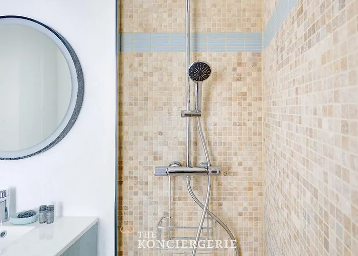 Appartement Face A L'eglise Saint Merri Elegance Et Calme