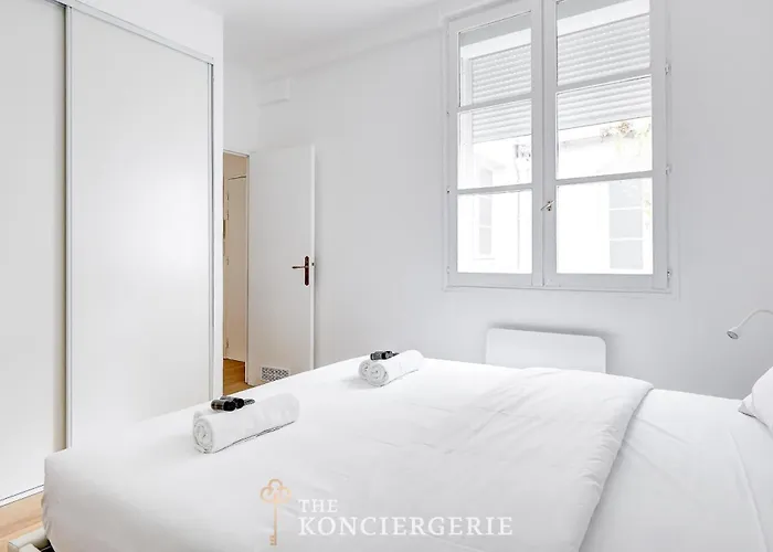 Appartement Face A L'eglise Saint Merri Elegance Et Calme *