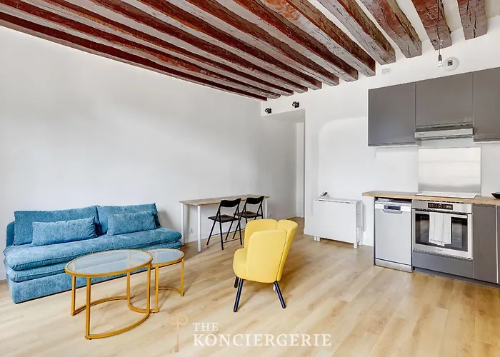 Appartement Face A L'eglise Saint Merri Elegance Et Calme Paris