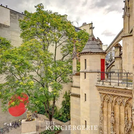 Face A L'eglise Saint Merri Elegance Et Calme Daire Paris